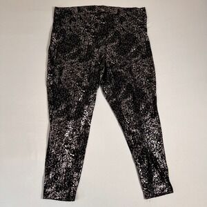 Torrid Women's Size 2‎ Black Silver Print Cropped Leggings Plus Size